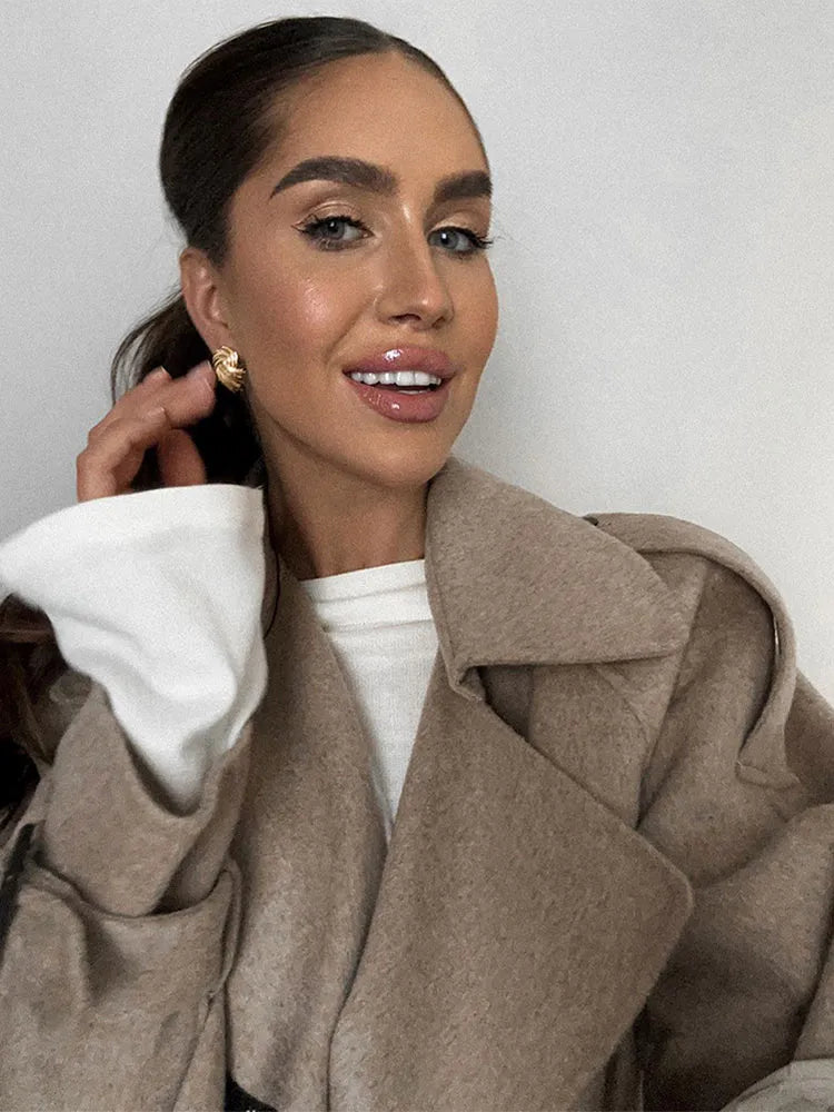 Jacke mit spitzem Kragen und Knopfverschluss - Freya