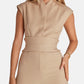 Modischer Jumpsuit mit Wickeldetail und weitem Bein