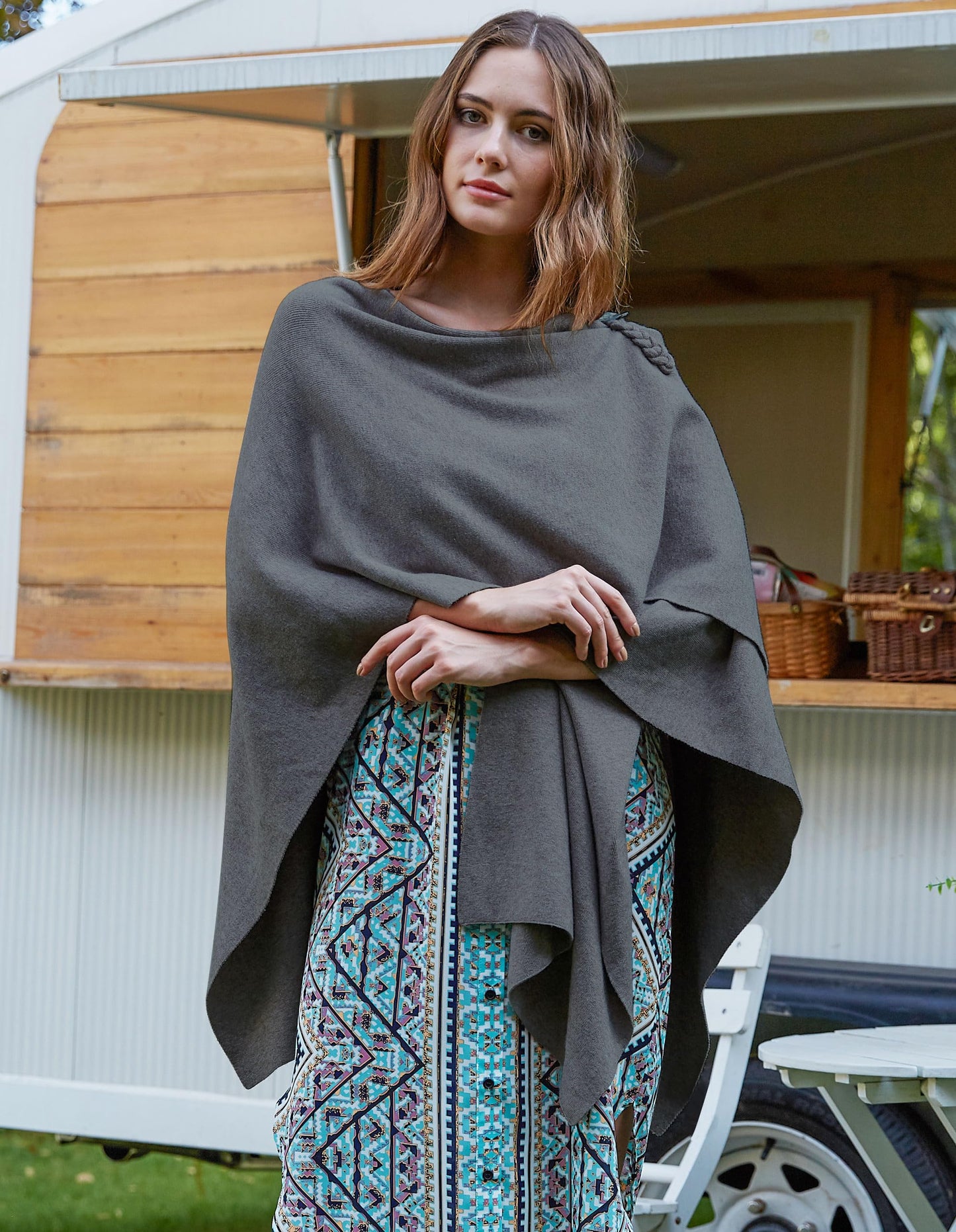 Schwarzer Poncho Pullover mit Überkreuz-Front - Eleganza