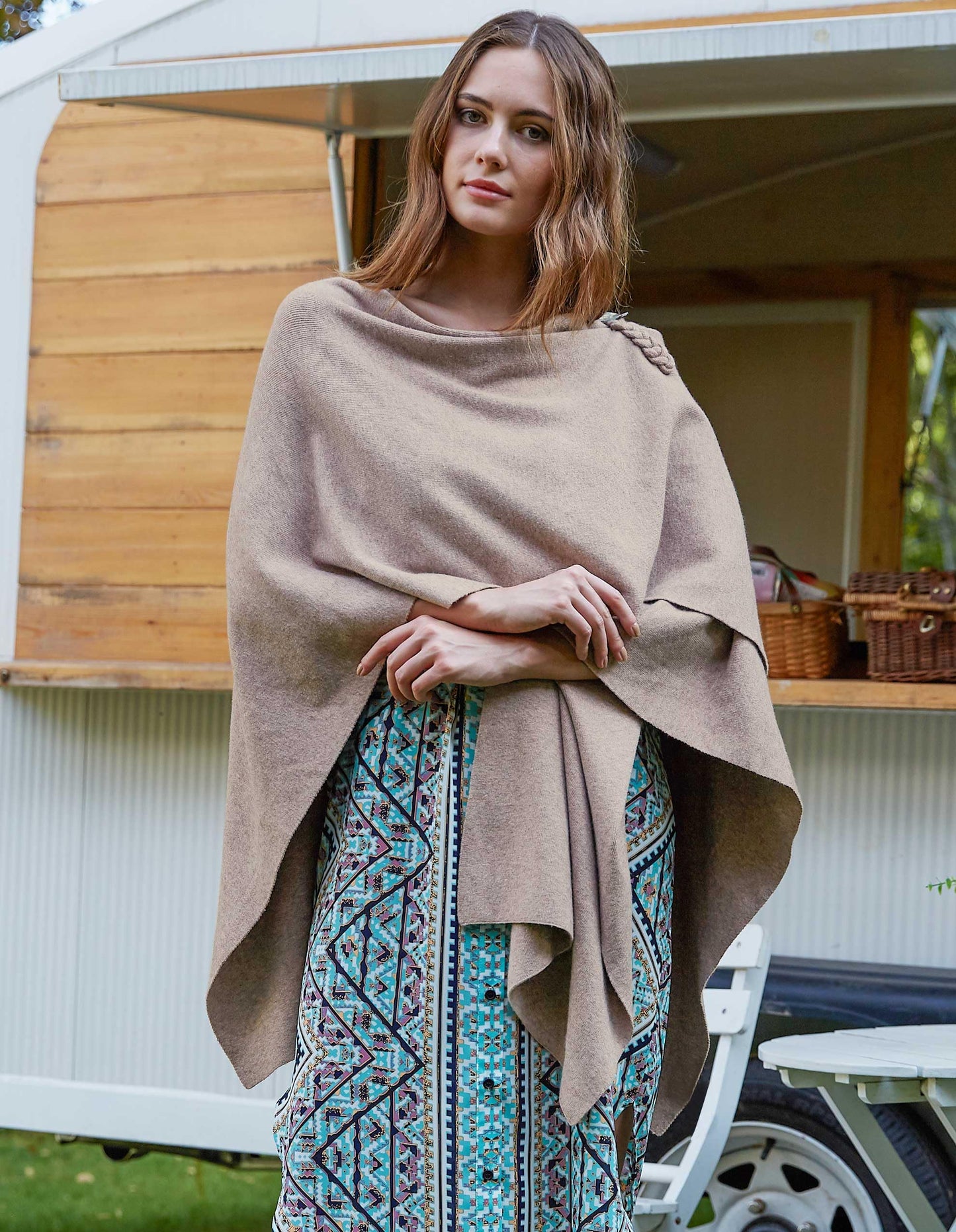 Schwarzer Poncho Pullover mit Überkreuz-Front - Eleganza