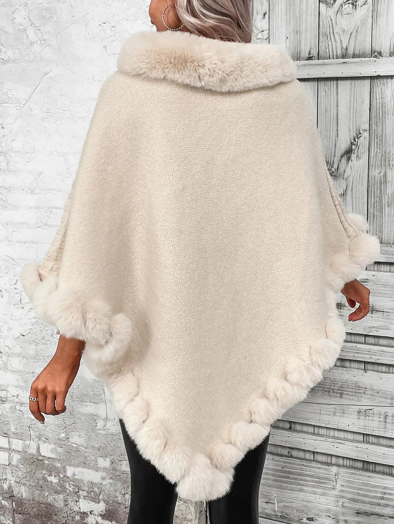 Beiger Eleganter Poncho-Pullover - Sofie