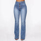 Gewaschene Jeans mit hohem Bund