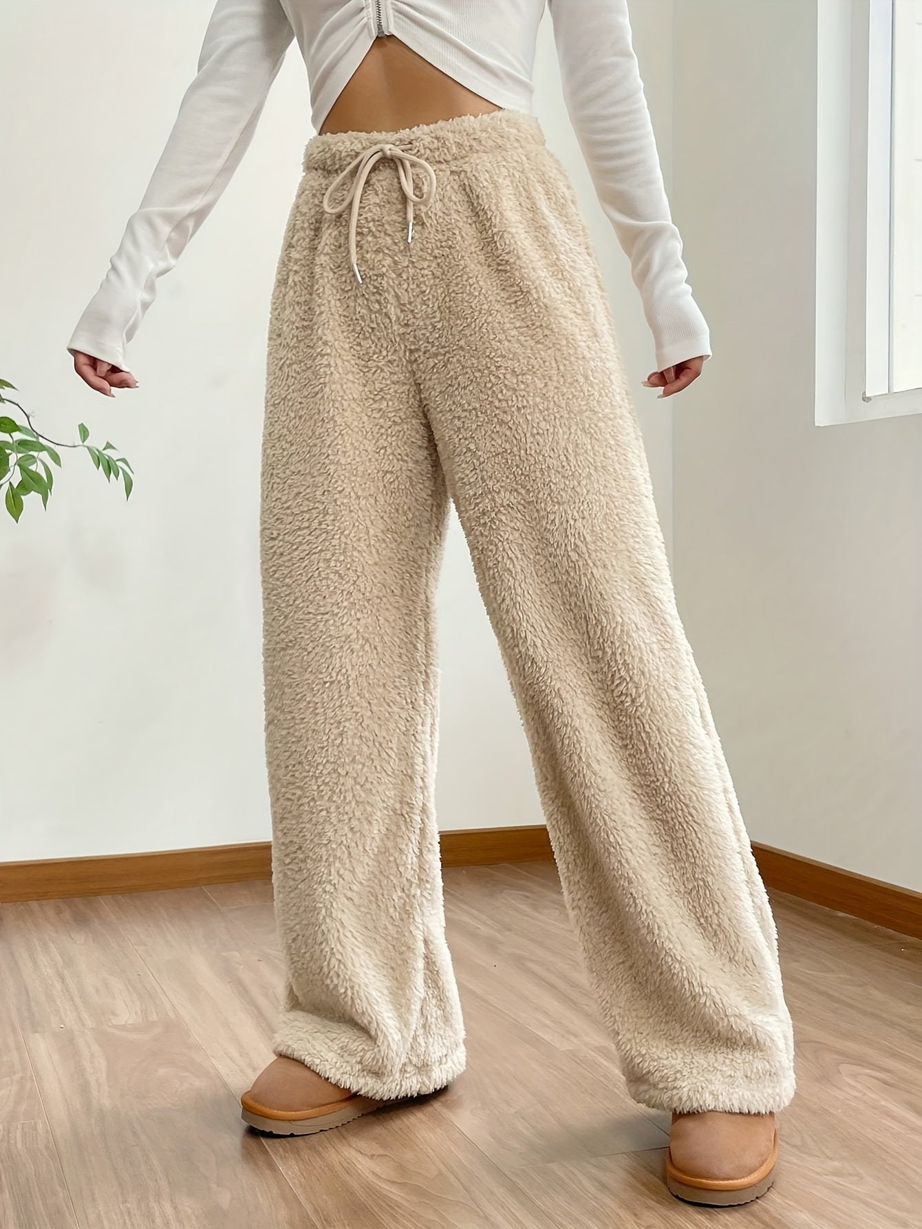 Flauschige Weite Hose mit Kordelzug – Beige