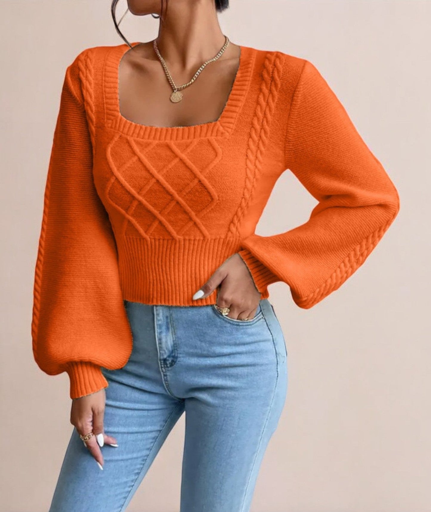 Aprikosenfarbener Pullover mit Quadratkragen - Lily