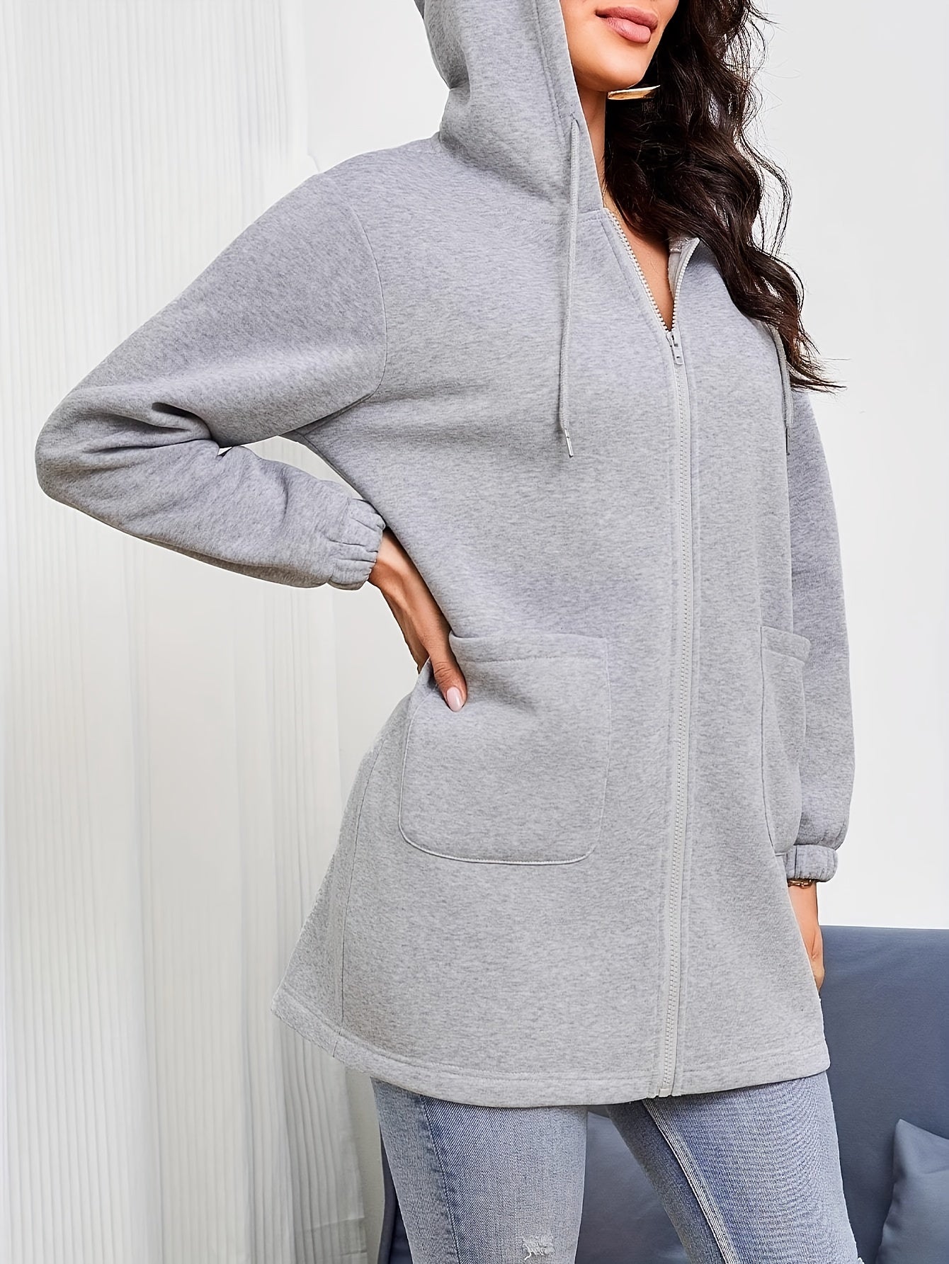 Einfarbiger Kapuzenpullover mit Kordelzug und Taschen