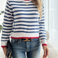 Gestreifter Marinepullover mit rotem Besatz – Lässiger Chic