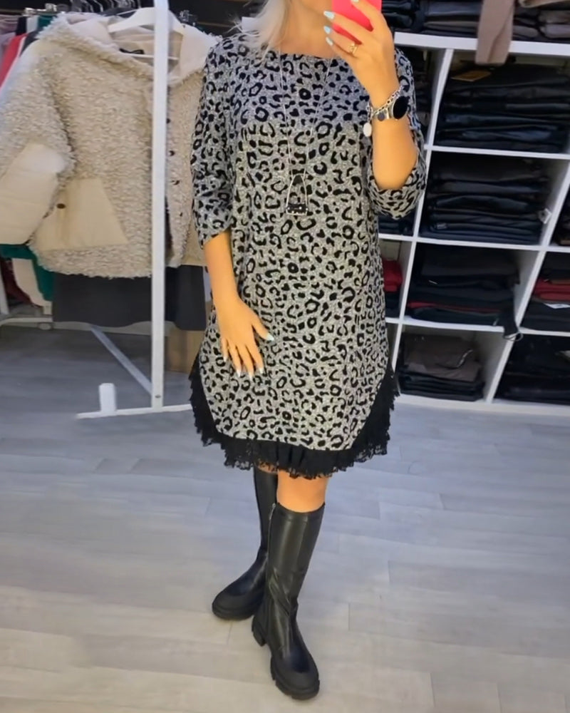 Schlankmachendes Kleid mit Leopardenmuster