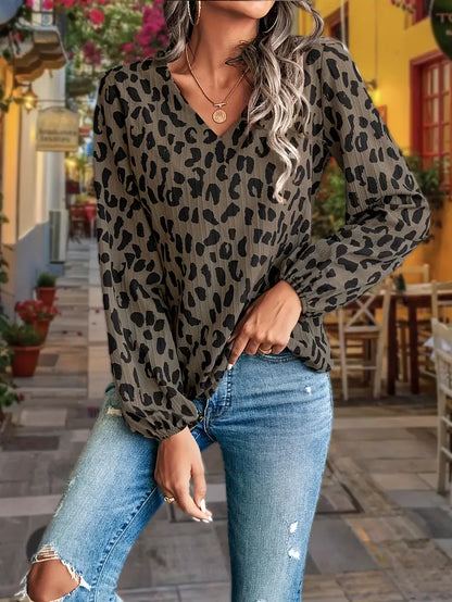 Mia – bluse mit leopardenmuster und v-ausschnitt