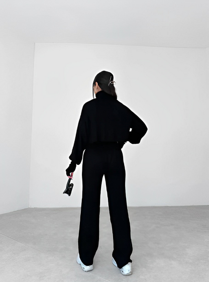 Gestricktes Rollkragenpullover- und Hosen-Set