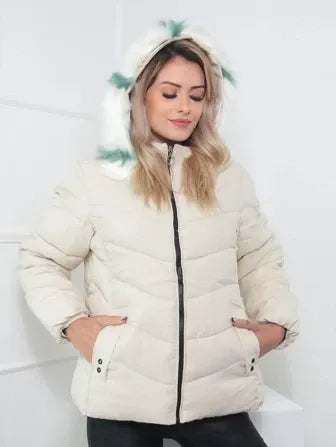 Grüne Steppjacke mit Fellkapuze - Amethyst