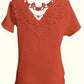 Amelia – t-shirt aus kontrastierender spitze mit rundhalsausschnitt