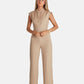 Modischer Jumpsuit mit Wickeldetail und weitem Bein