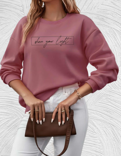 'Share your Light' Sweatshirt mit Rundhalsausschnitt in Übergröße - Helmine