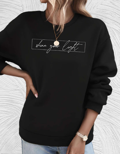'Share your Light' Sweatshirt mit Rundhalsausschnitt in Übergröße - Helmine