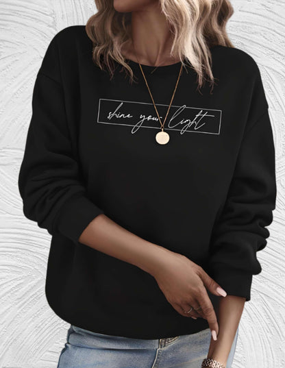 'Share your Light' Sweatshirt mit Rundhalsausschnitt in Übergröße - Helmine