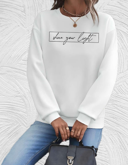 'Share your Light' Sweatshirt mit Rundhalsausschnitt in Übergröße - Helmine