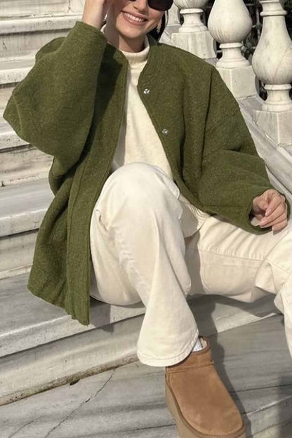 Einfarbige Jacke mit Stehkragen und Knopftaschen