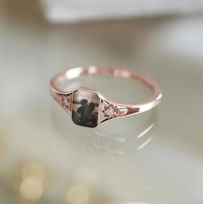 Eleganter Diamantring mit individueller Bildgravur