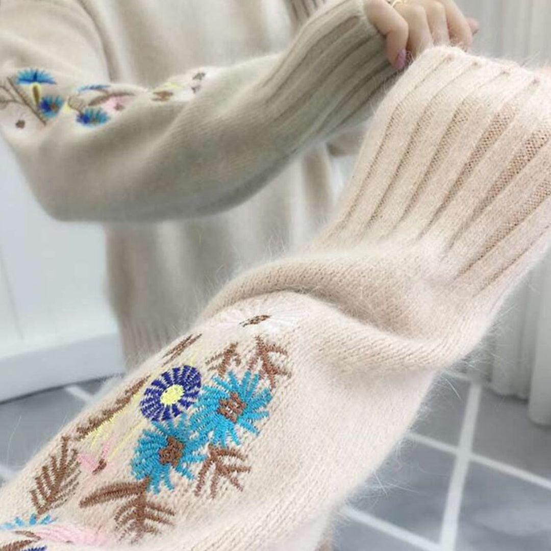 Vanessa -  Strickpullover mit floraler Stickerei