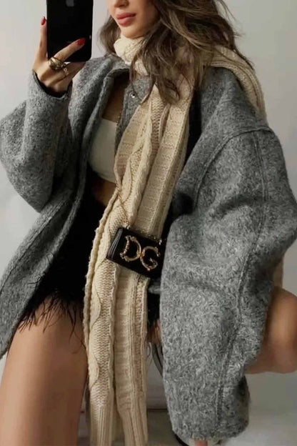 Einfarbige Jacke mit Stehkragen und Knopftaschen