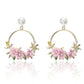 Blumen- und Perlenohrringe in Gold