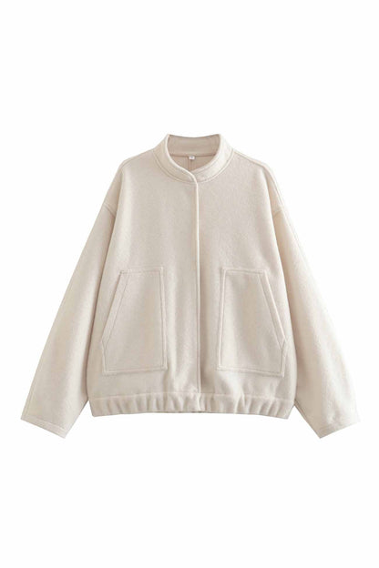 Einfarbige Jacke mit Stehkragen und Knopftaschen