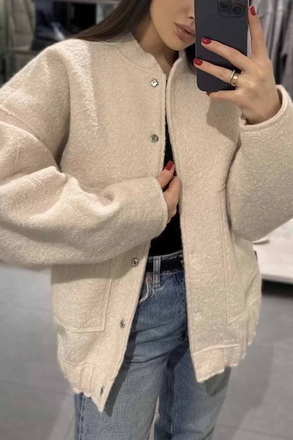 Einfarbige Jacke mit Stehkragen und Knopftaschen