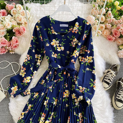 APPLE - Geblümtes Faltenkleid