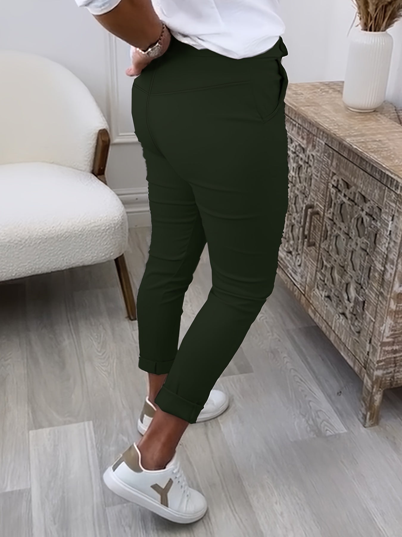 Schwarze Schlupfhose mit Bindegürtel - Plus Size - Emma