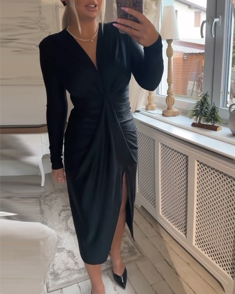 Sexy, schmales Kleid mit V-Ausschnitt und Schlitz