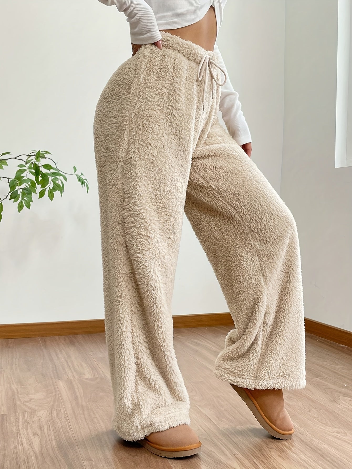 Flauschige Weite Hose mit Kordelzug – Beige