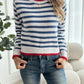 Gestreifter Marinepullover mit rotem Besatz – Lässiger Chic