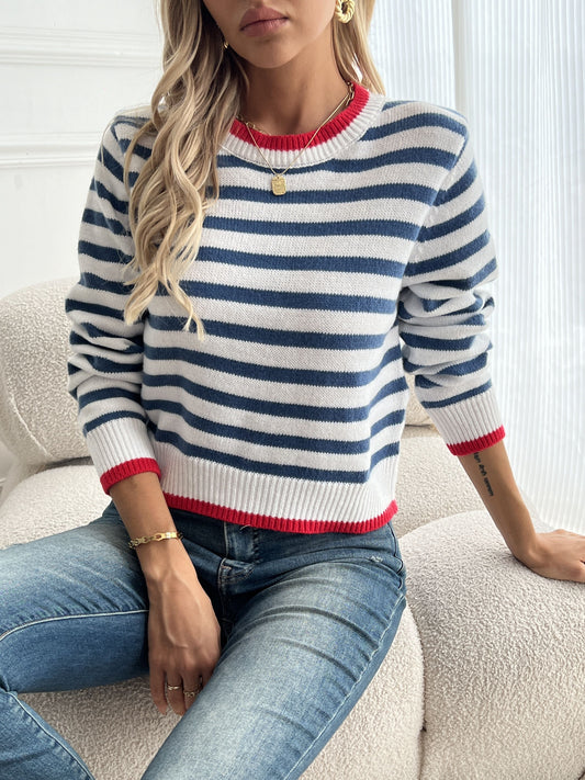 Gestreifter Marinepullover mit rotem Besatz – Lässiger Chic