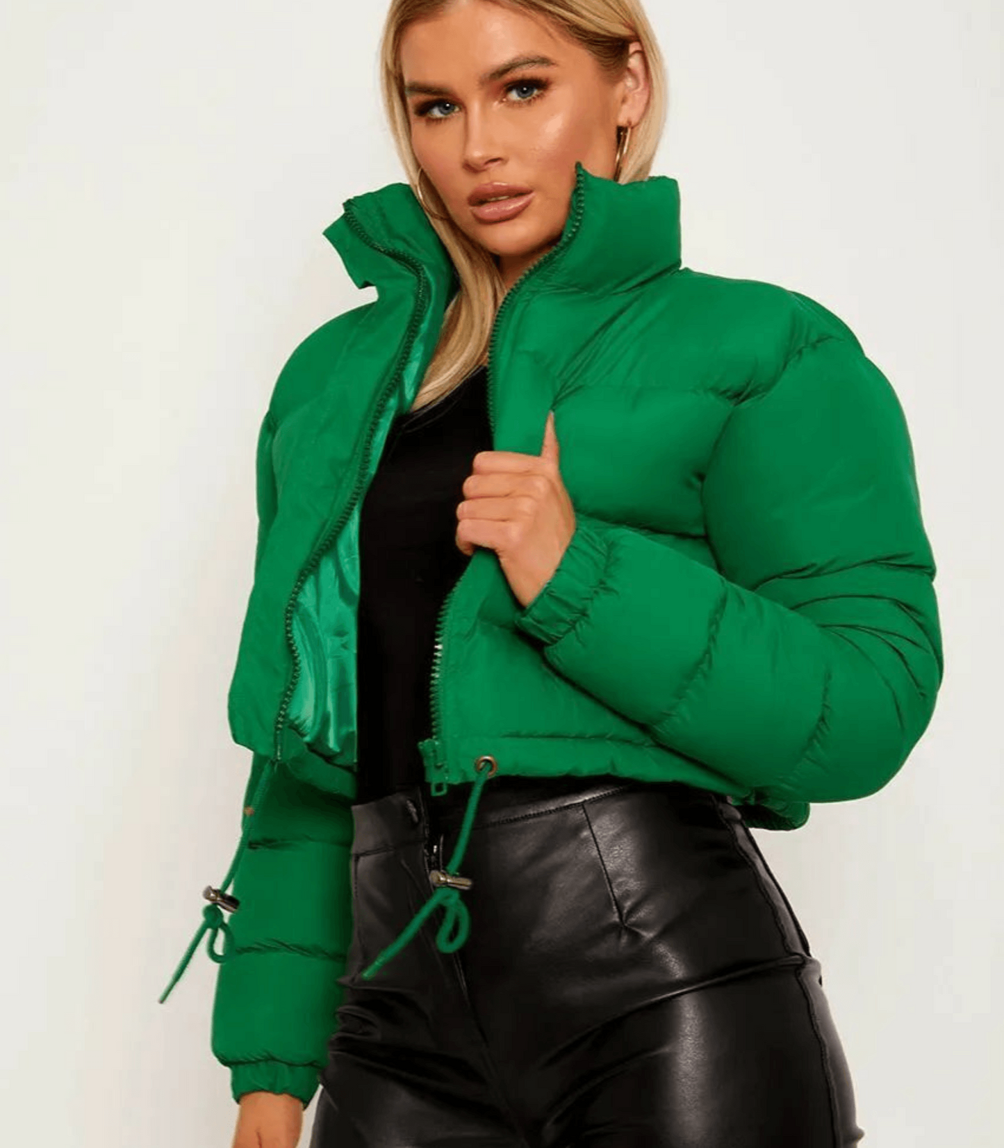 Kurze Pufferjacke mit Kordelzug - Carry
